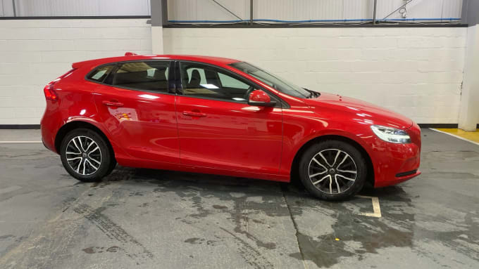 2018 Volvo V40