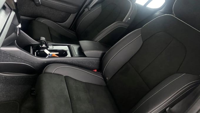 2022 Volvo C40