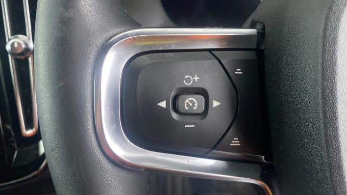 2022 Volvo C40