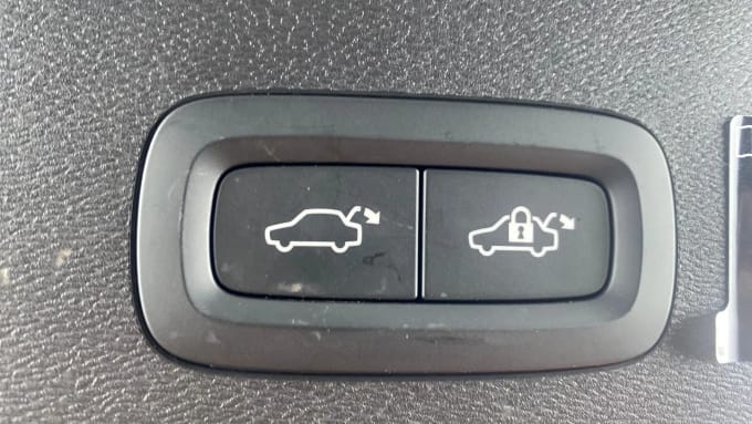 2022 Volvo C40