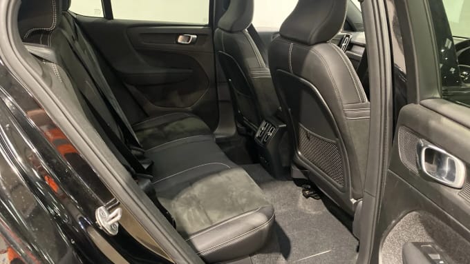 2022 Volvo C40