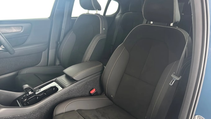 2022 Volvo C40