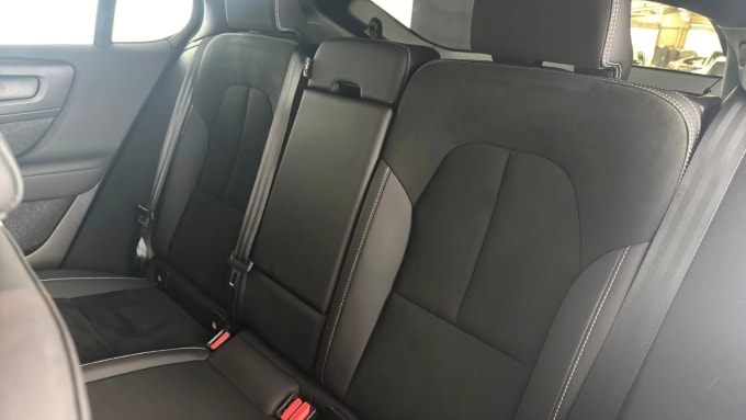 2022 Volvo C40
