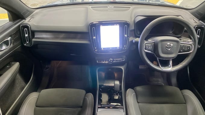 2022 Volvo C40