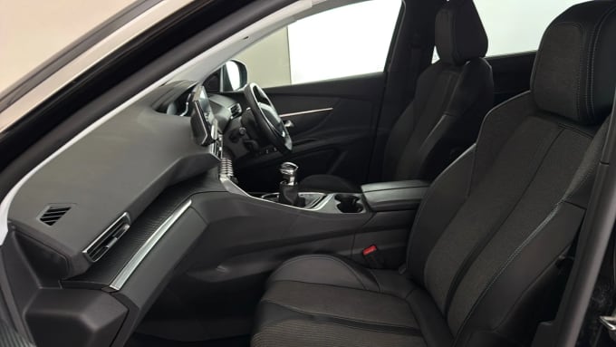 2022 Peugeot 5008