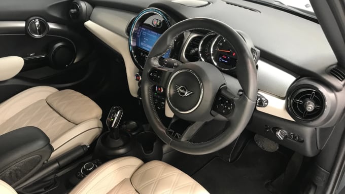2022 Mini Hatch