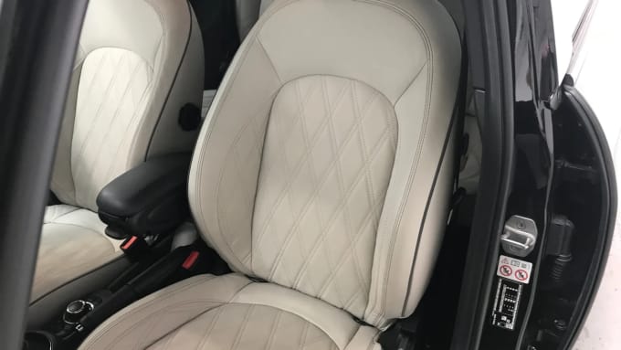 2022 Mini Hatch