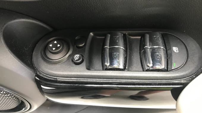 2022 Mini Hatch