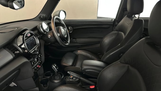 2018 Mini Hatch