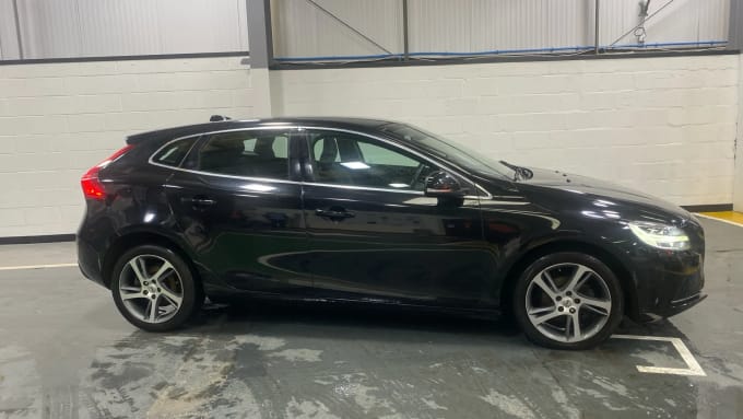 2016 Volvo V40