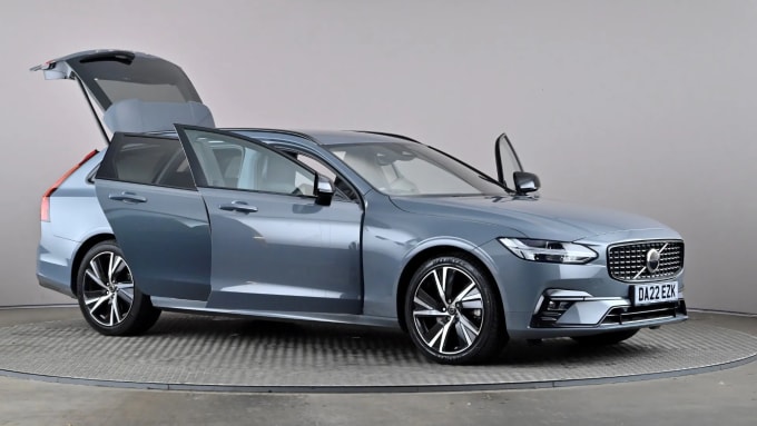 2022 Volvo V90
