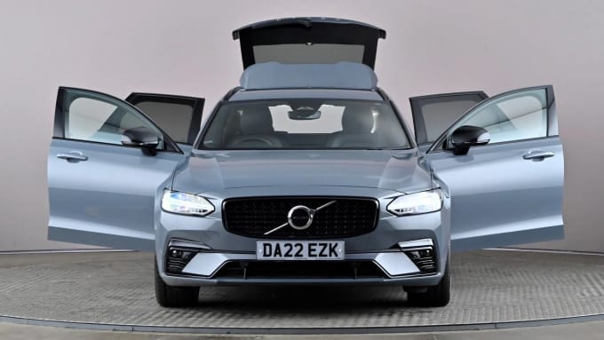 2022 Volvo V90
