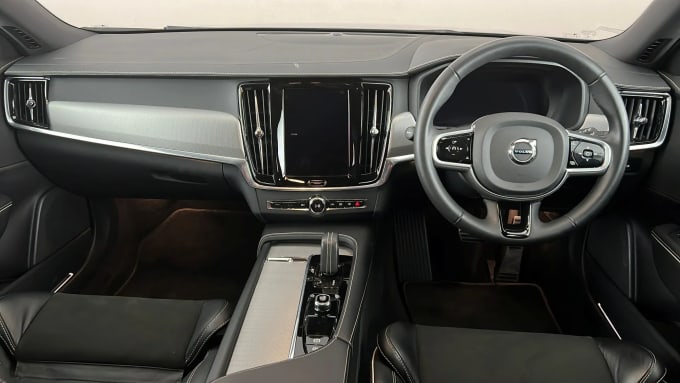 2022 Volvo V90