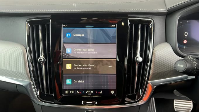 2022 Volvo V90