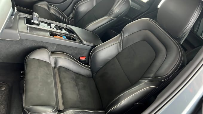 2022 Volvo V90