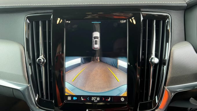 2022 Volvo V90