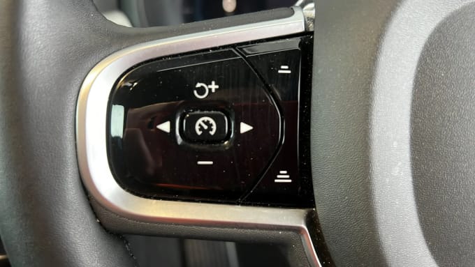2022 Volvo V90