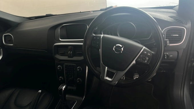2019 Volvo V40