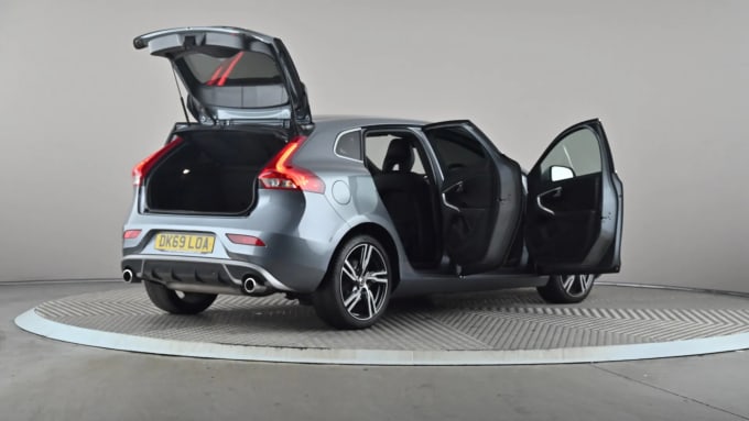 2019 Volvo V40