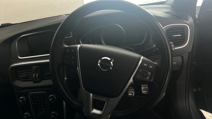 2019 Volvo V40