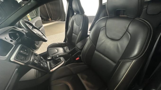2019 Volvo V40
