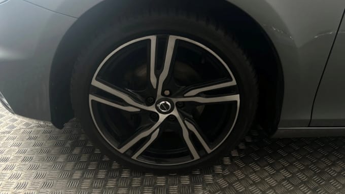 2019 Volvo V40