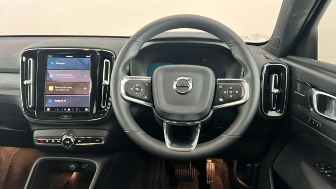 2022 Volvo C40