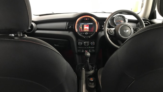2021 Mini Hatch