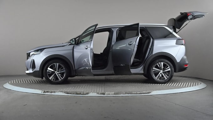 2023 Peugeot 5008
