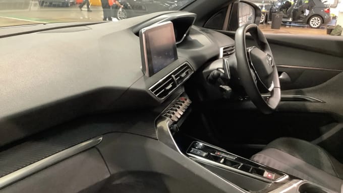 2023 Peugeot 5008
