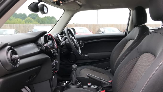 2019 Mini Hatch
