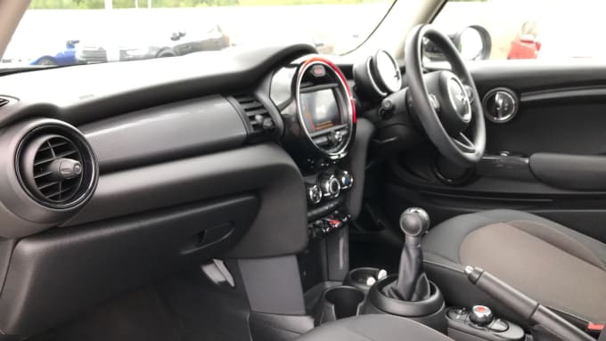 2019 Mini Hatch