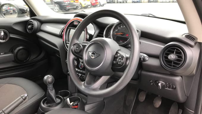 2019 Mini Hatch