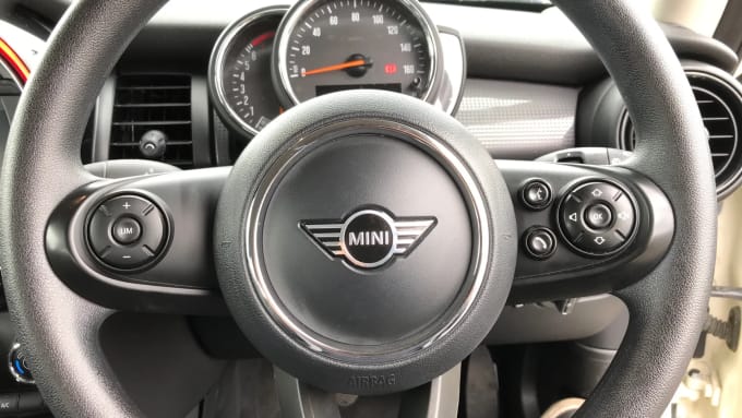 2019 Mini Hatch