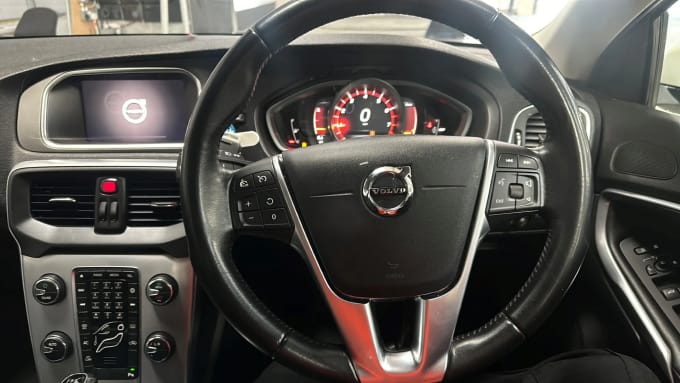 2018 Volvo V40