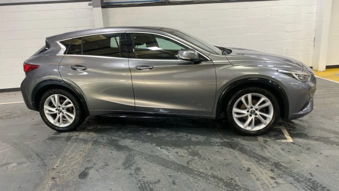 2017 Infiniti Q30