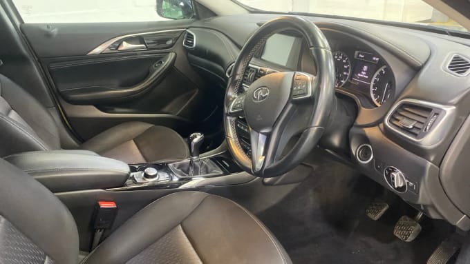 2017 Infiniti Q30