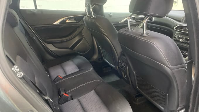 2017 Infiniti Q30