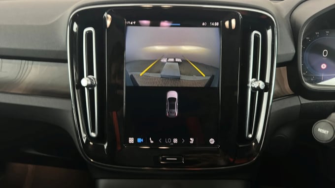 2022 Volvo C40