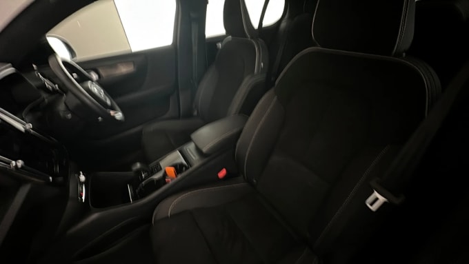 2022 Volvo C40