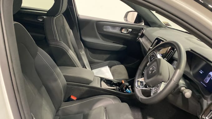 2022 Volvo C40