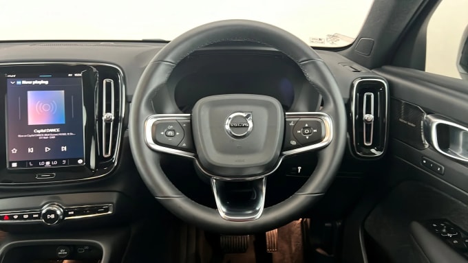 2022 Volvo C40