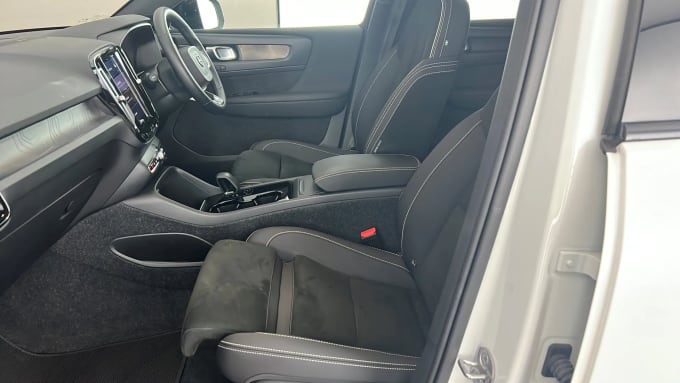 2022 Volvo C40