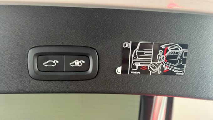 2022 Volvo C40