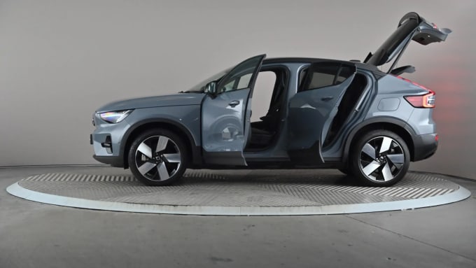 2022 Volvo C40