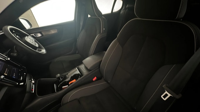 2022 Volvo C40