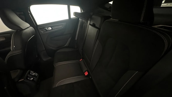 2022 Volvo C40