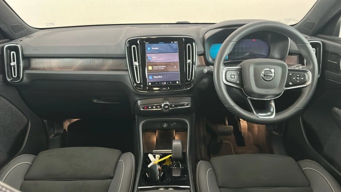 2022 Volvo C40