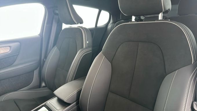 2022 Volvo C40