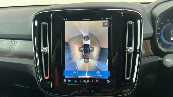 2022 Volvo C40